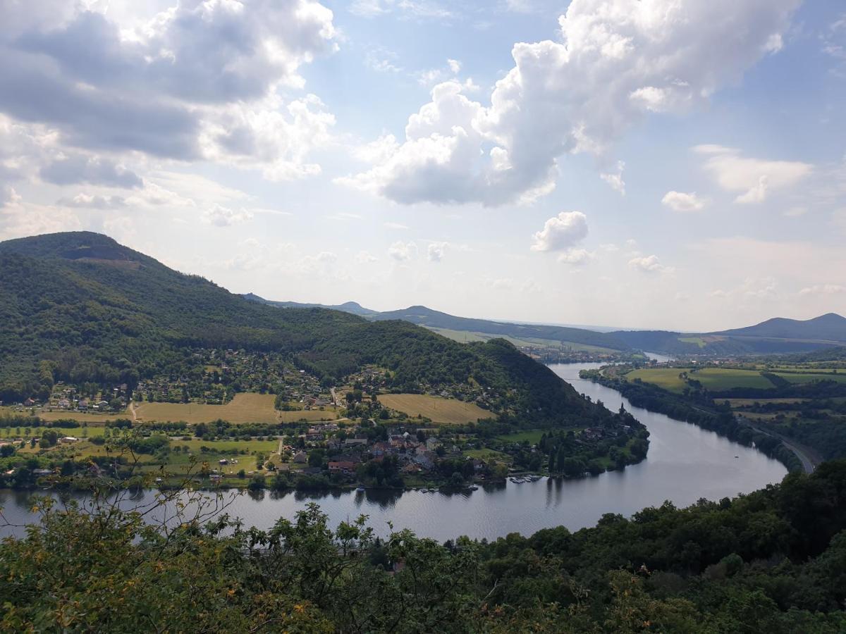 Dubice Garsoniera V Roddinem Dome 게스트하우스 외부 사진